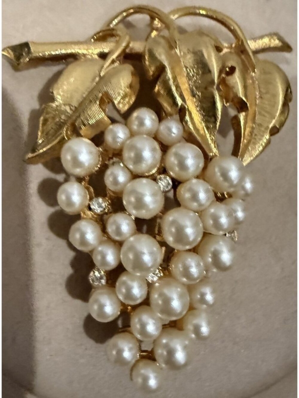 Vintage Pell White Faux Pearl Rhinestones Brooch Gold Tone W/Grape Leaves 2.25”